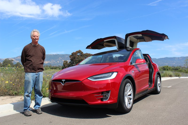 Tesla model x красная