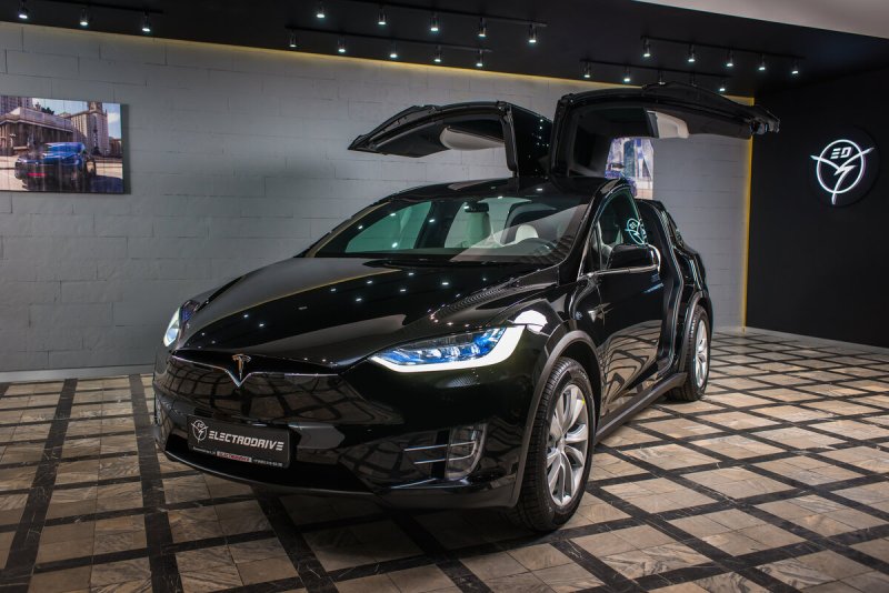 Электромобиль Tesla model x