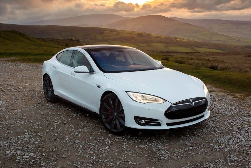 Машина Tesla model s