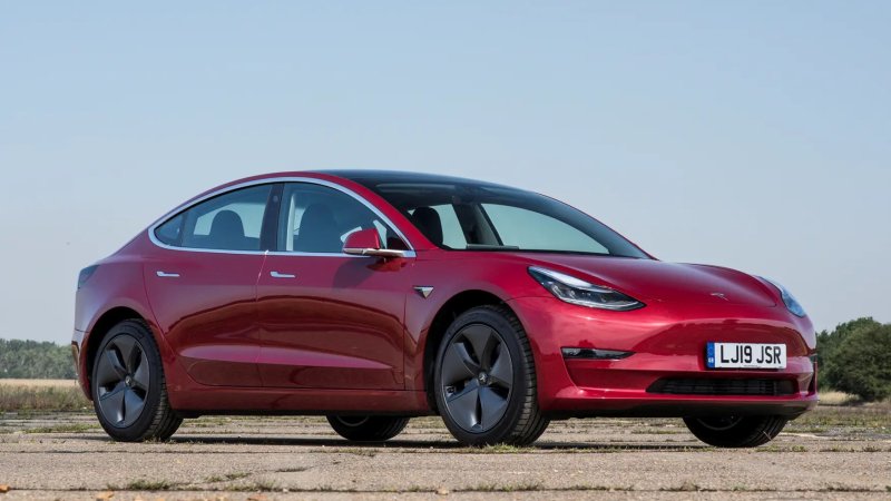 Седан Tesla model 3