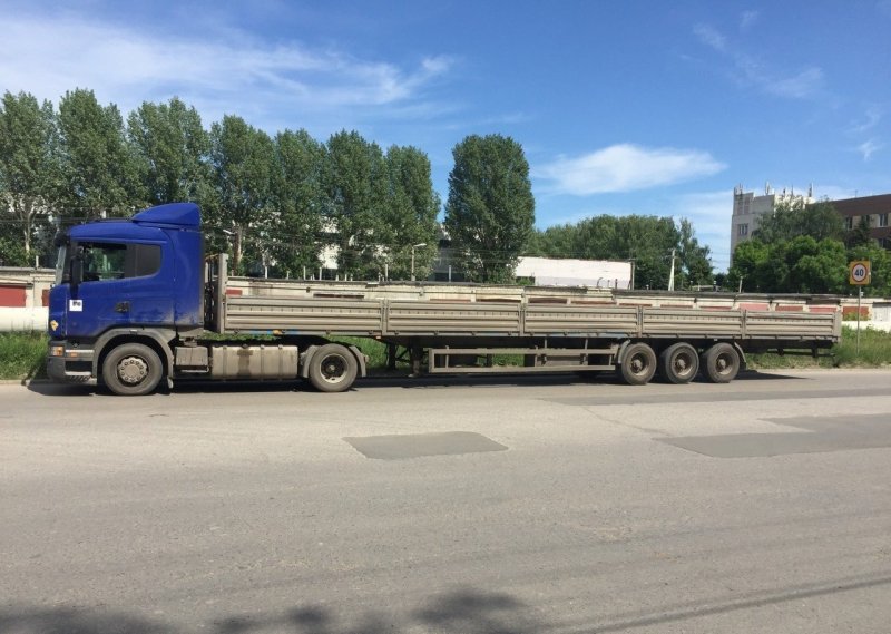 Бортовой полуприцеп шаланда