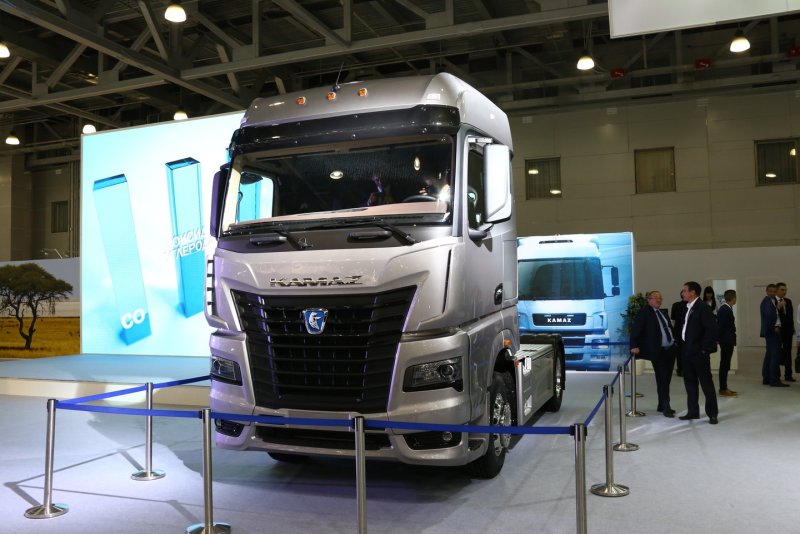 Новый КАМАЗ 2021 тягач