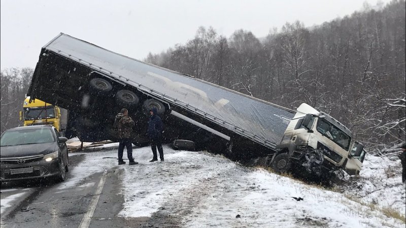 Ужасное ДТП Уральские горы трасса м5 гололёд