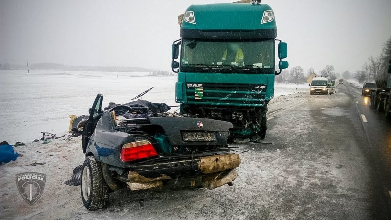 Зимние аварии с грузовиками