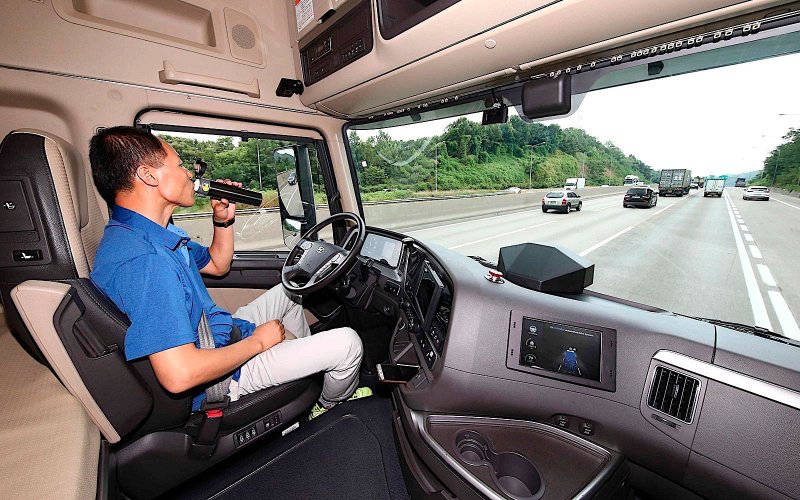 Hyundai Xcient кабина