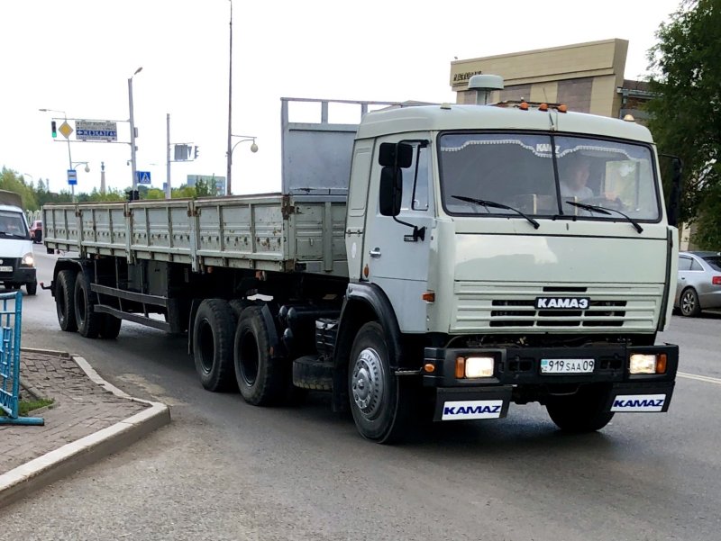 Грузовик КАМАЗ 54115