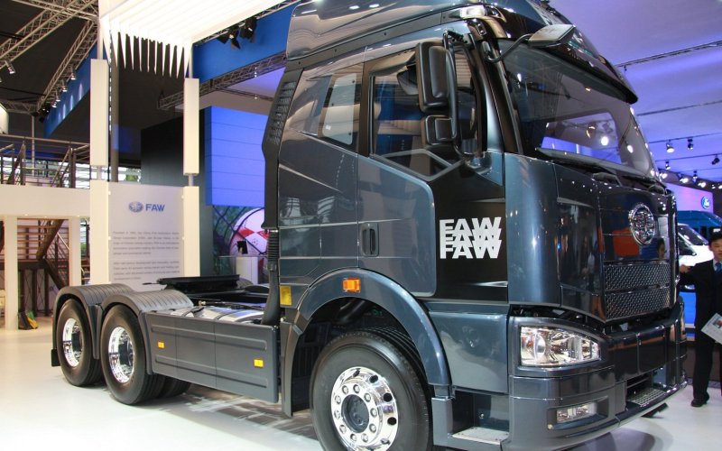 FAW j6 тягач