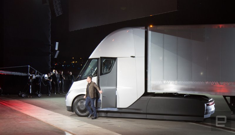 Электрический грузовик Tesla Semi