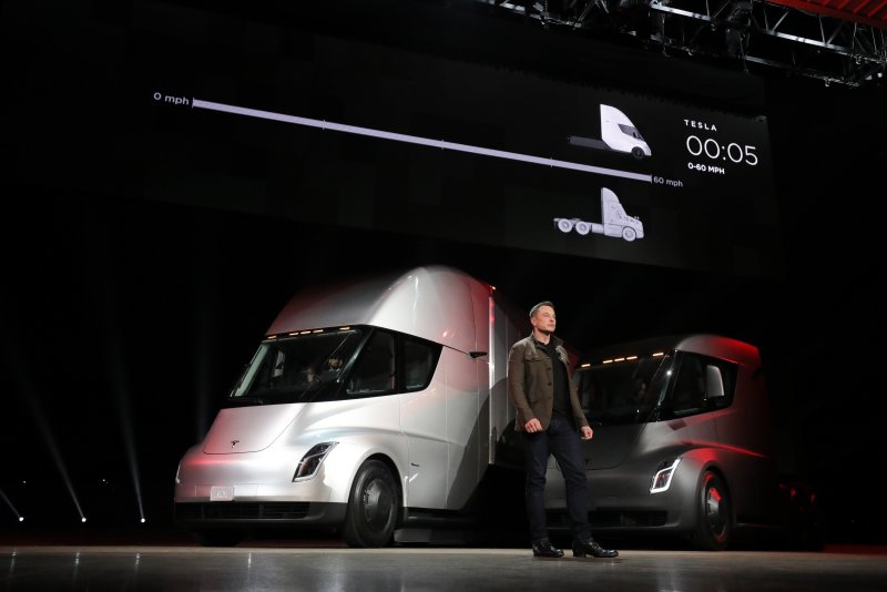 Беспилотный электрогрузовик Tesla Semi Truck