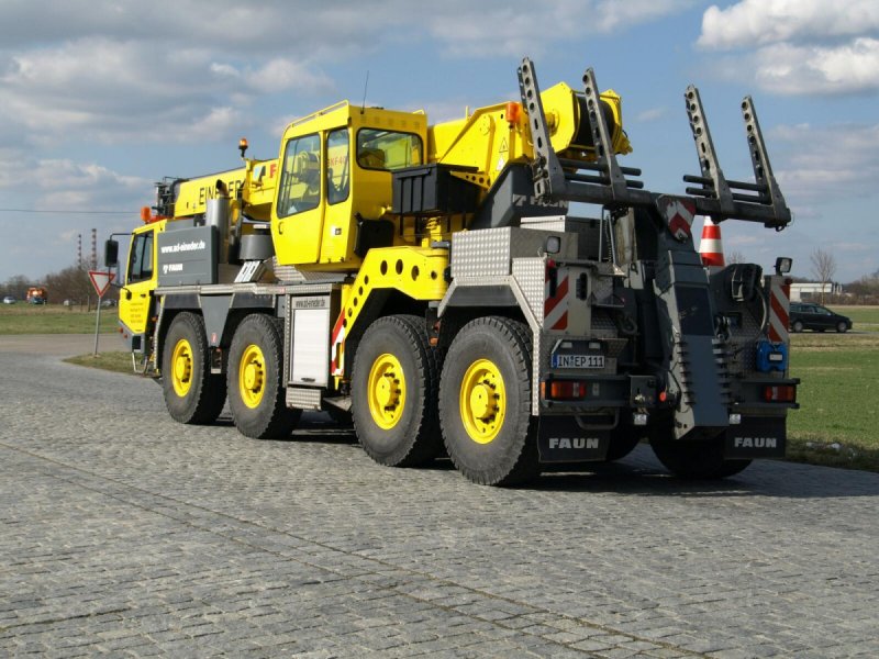 Автокран-эвакуатор man-Faun 8×8