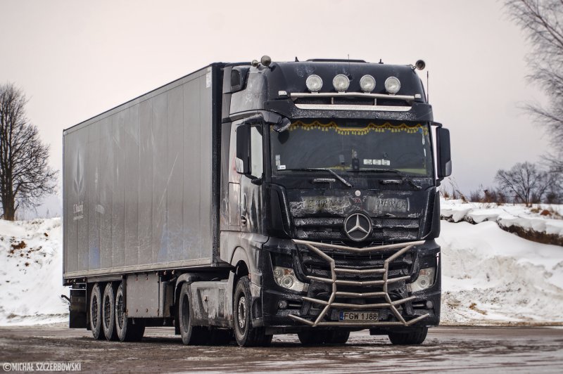 Mercedes Actros зима