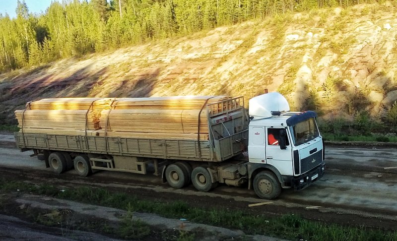 МАЗ длинномер бортовой