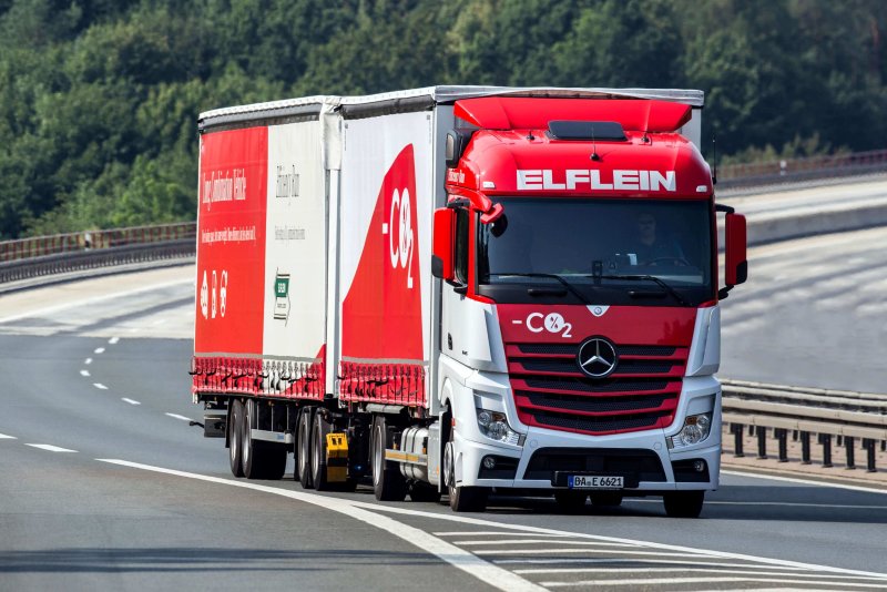 Фура Мерседес Actros в Германии