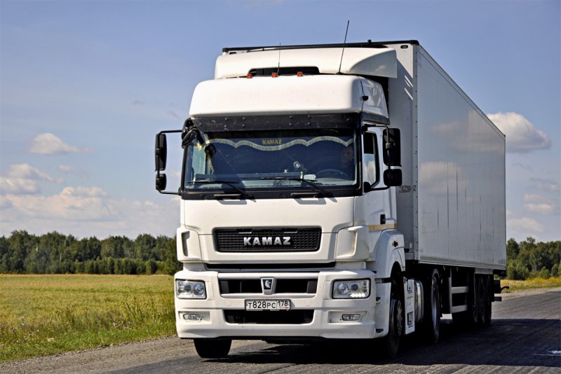 Тягач КАМАЗ 5490