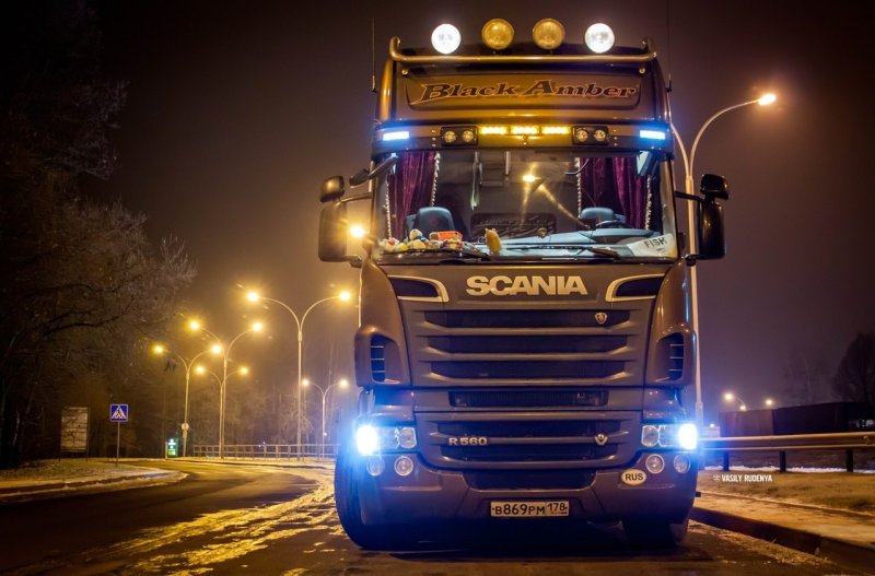 Scania r560 v8 Black Amber