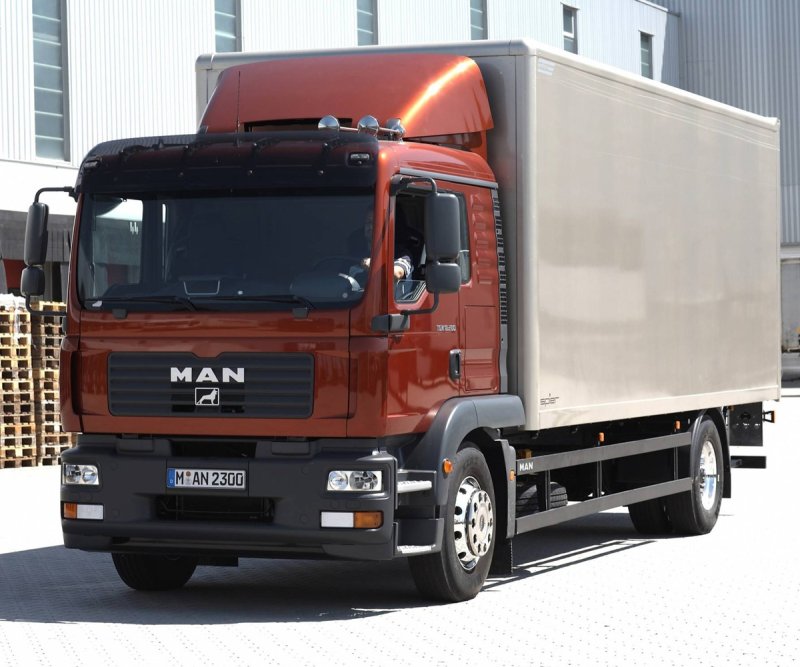Man TGM 18.240 4x2 BB (тент)