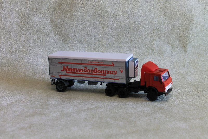 МАЗ С полуприцепом Alka 1/43
