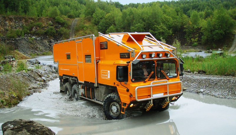 Автодом Mercedes 8x8 Expedition
