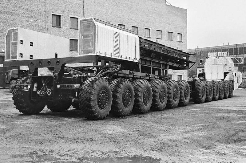 Военный тягач МАЗ-7907