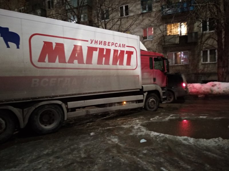 Грузовик магнит