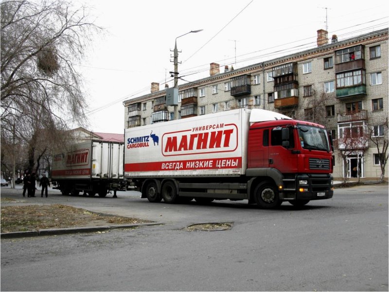 Грузовики компании магнит