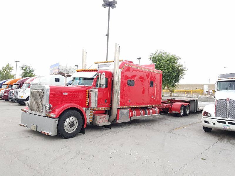 Peterbilt 389 с большим спальником
