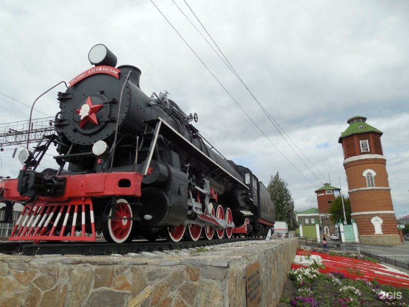 Паровоз-памятник фд20-2697