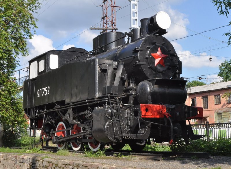 Памятник паровозу Пермь