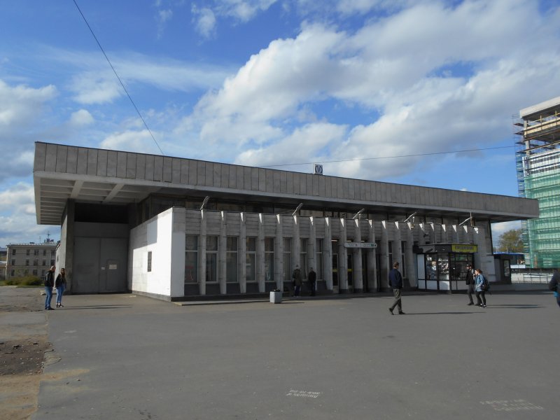Станция метро Ломоносовская