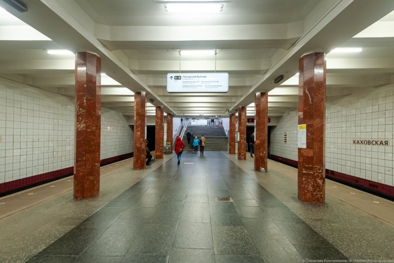 Вестибюль станции метро Каховская