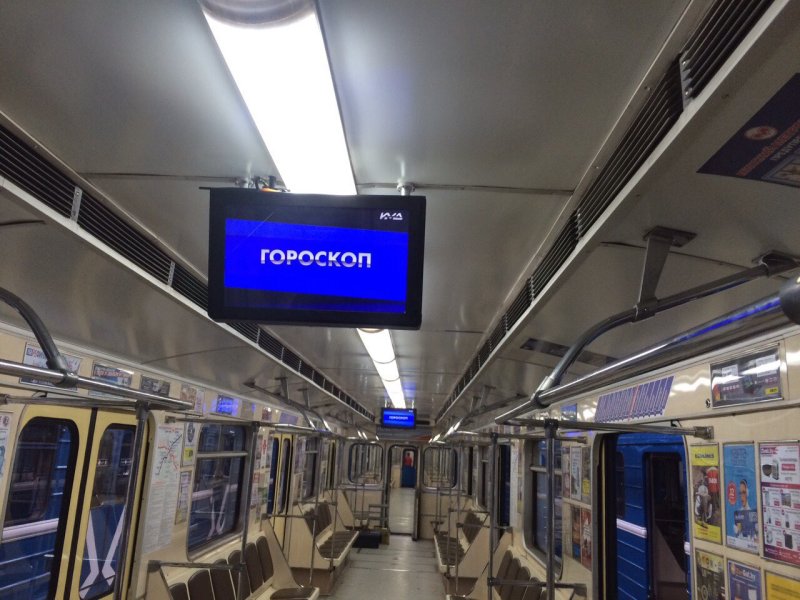 Рекламные мониторы в метро