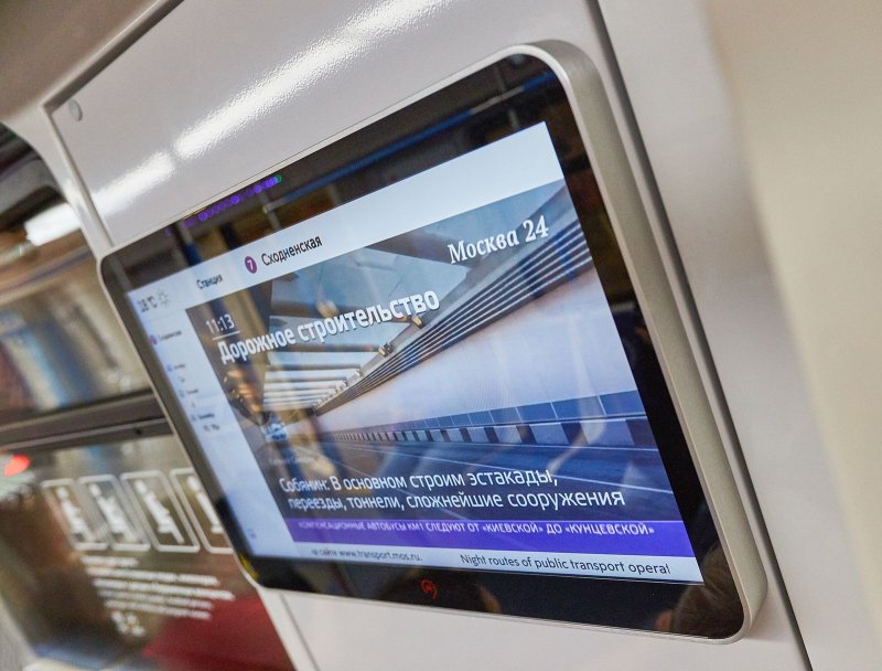 Экраны в вагонах метро