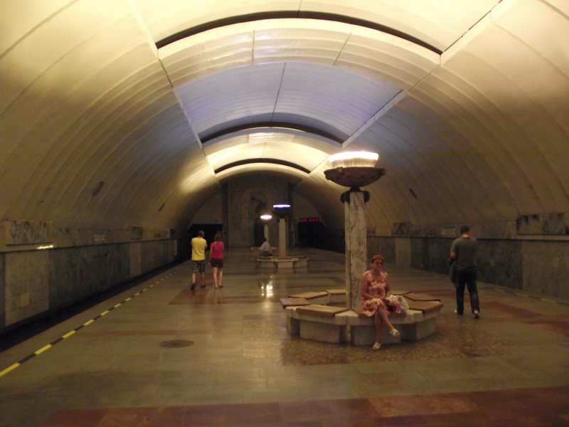 Станция метро Уральская