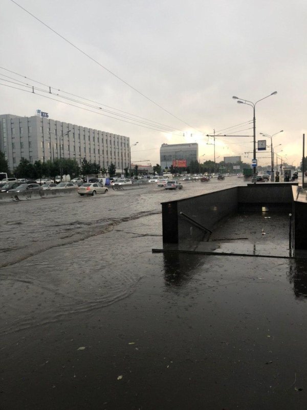 Затопило Варшавское шоссе 20 июня