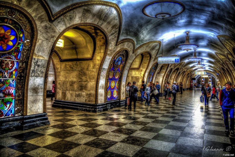 Новослободская станция метро Москва