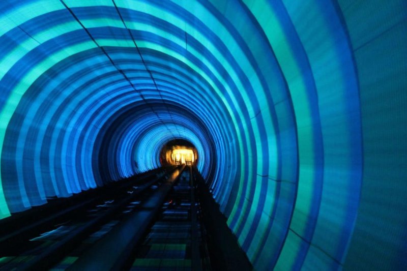 The Bund Sightseeing tunnel станция метро