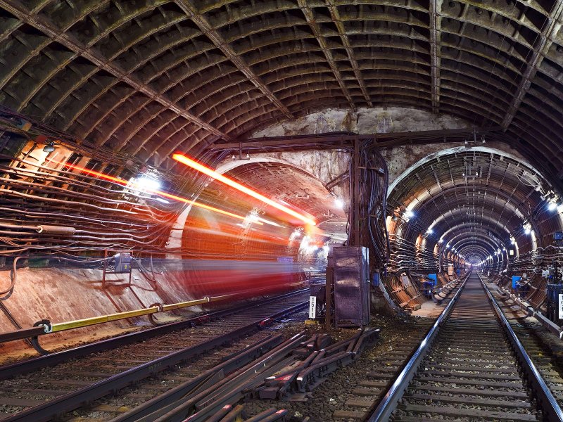 Тоннель метро парк Победы