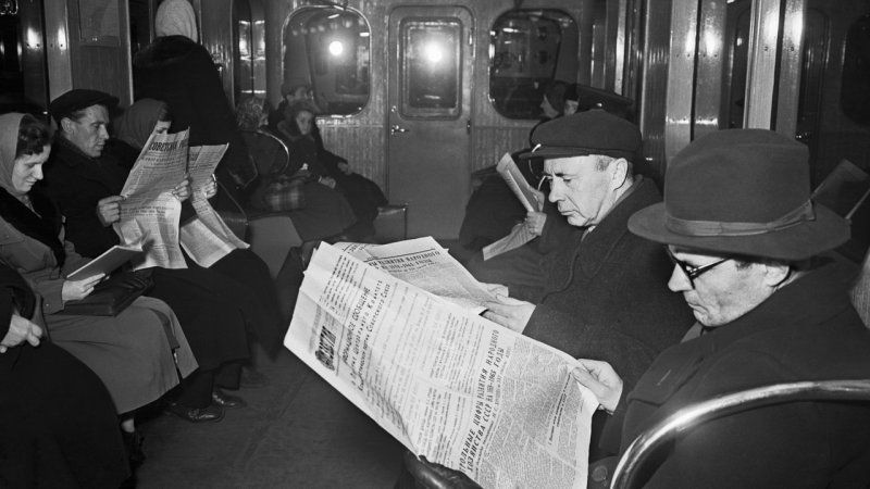 Чтение в вагоны метро в Москве 1990 года