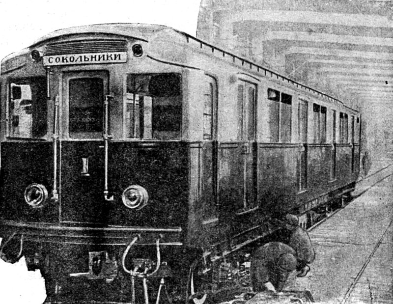 Первые вагоны метро в Москве