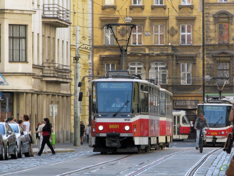 Город Прага Чехия трамвай линия 6