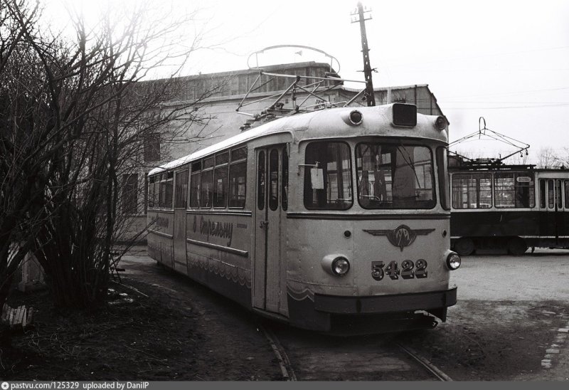 Трамвай СПБ лм 57