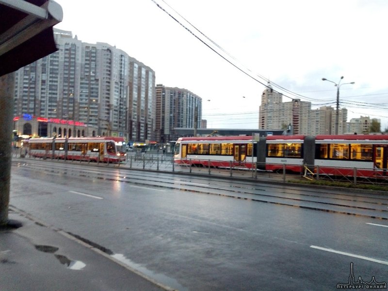Трамваи у метро Пионерская