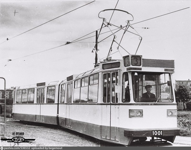 Сочлененный трамвай ЛВС 66