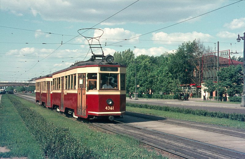 Трамвай лм-33