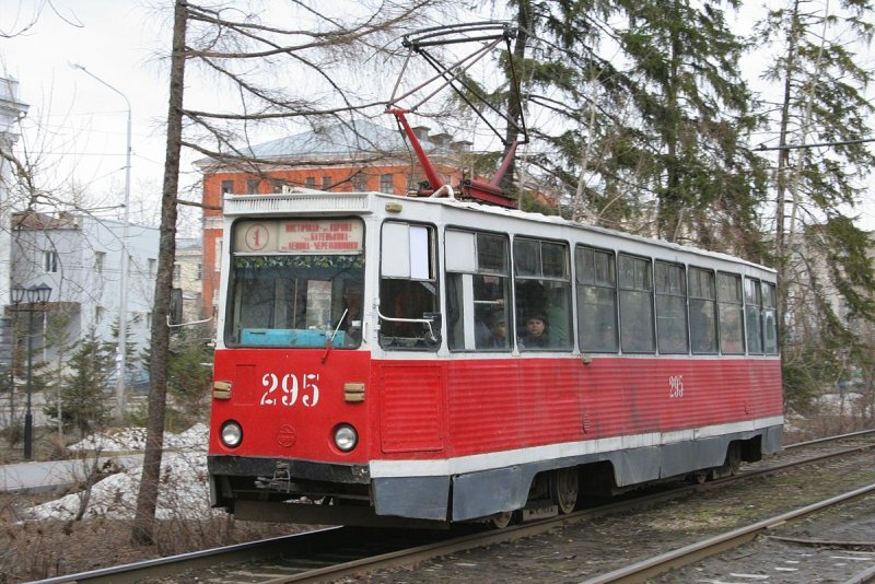 КТМ-5м3 трамвай сбоку