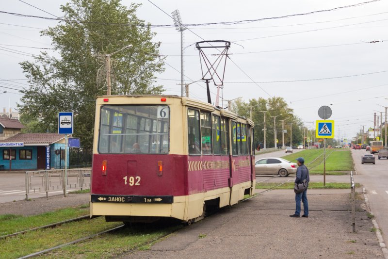 Трамвай ночью 71-605