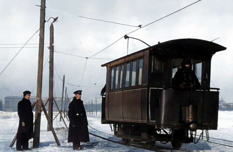 Ледовый трамвай в Санкт-Петербурге на Неве