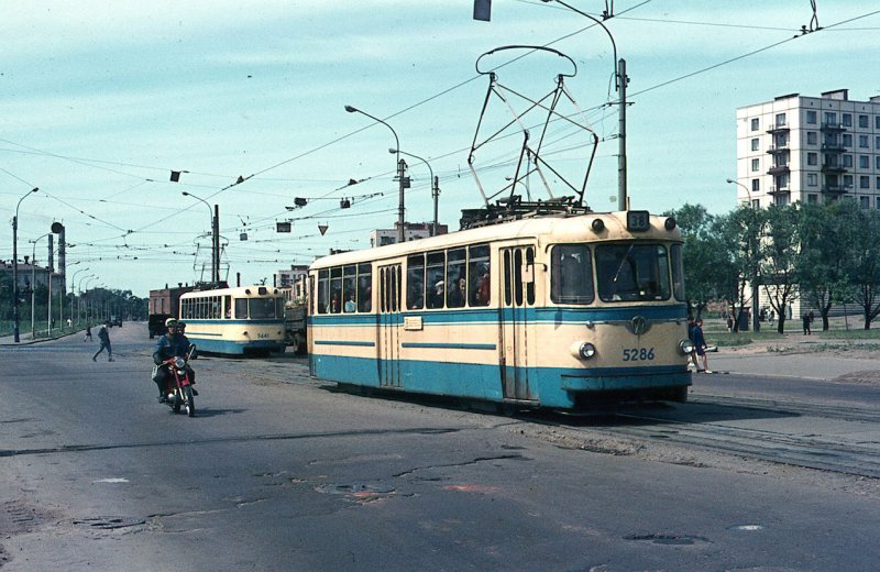 Трамвай на Пискаревском проспекте