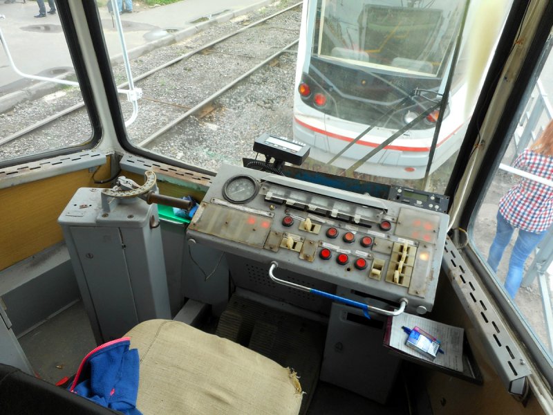 Кабина трамвая КТМ 8