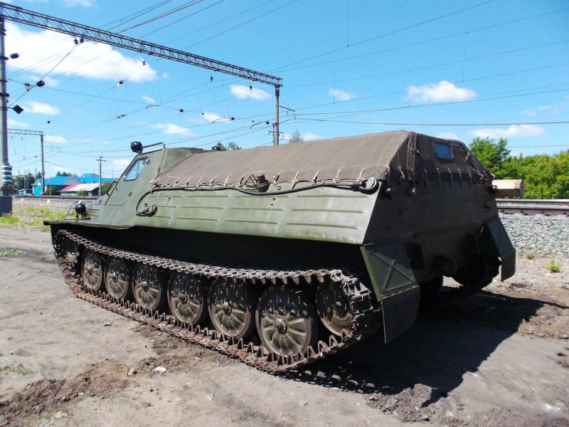 Гусеничный тягач ГТТ